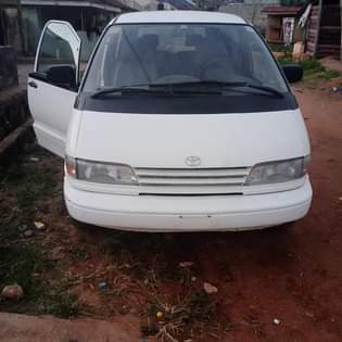 A picture of Foreign used Toyota Previa