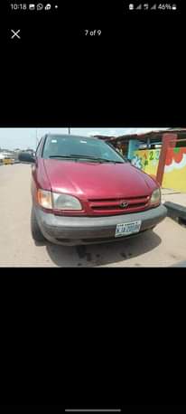 A picture of Toyota sienna 2002