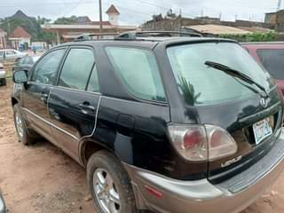A picture of Lexus 300
