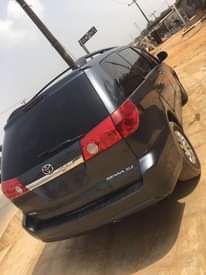 A picture of Sharp Toyota Sienna 2006 model Engine and Gear purely untouched