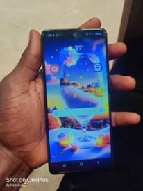 A picture of Samsung a71 8gb 128gb very neat but screen atimes doesn