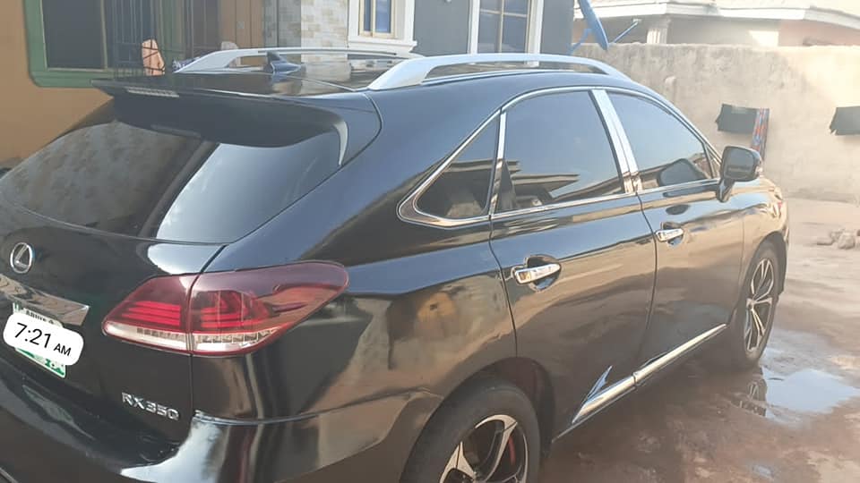 A picture of 2010 model Lexus RX350 toks standard 14M
