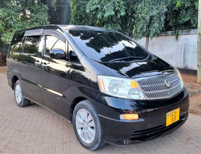 A picture of 2004 TOYOTA ALPHARD DUT 