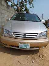 A picture of 2001 model registered Toyota Sienna