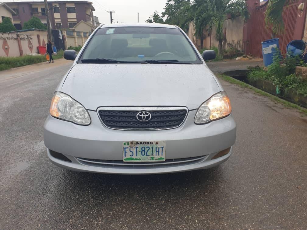 A picture of Toyota Corolla LE 2004