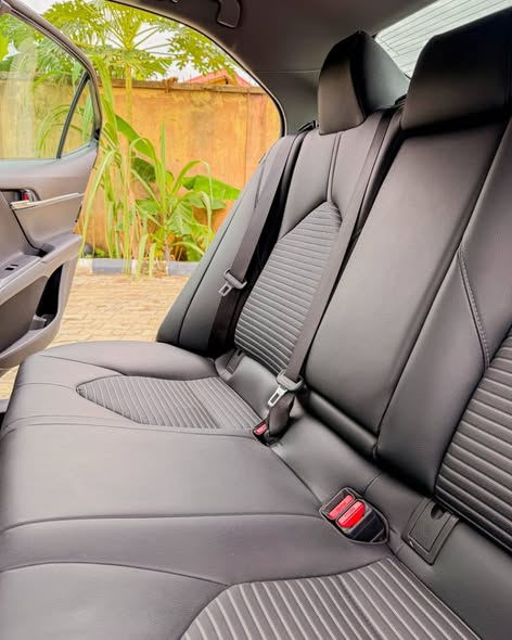 A picture of TOYOTA CAMRY SE 2019