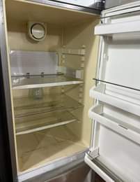 A picture of Friji kubwa Bomba zuri mnoo Linafanya kazi vizuri mnoo Bei