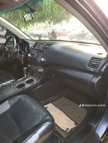 A picture of Toyota highland 08