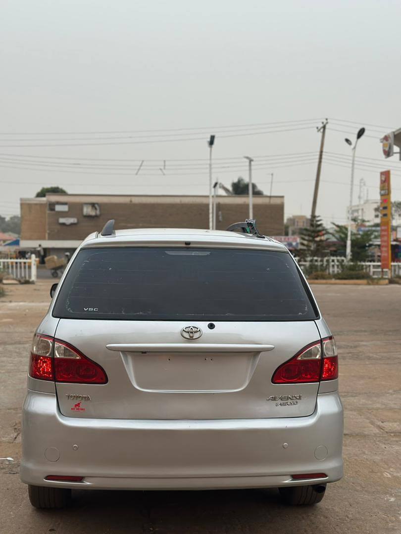 A picture of TOYOTA AVENSIS