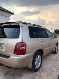 A picture of 05 Toyota Highlander