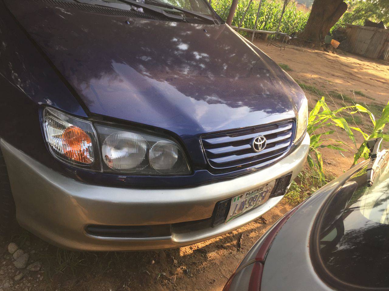 A picture of Toyota picnic model year 2000