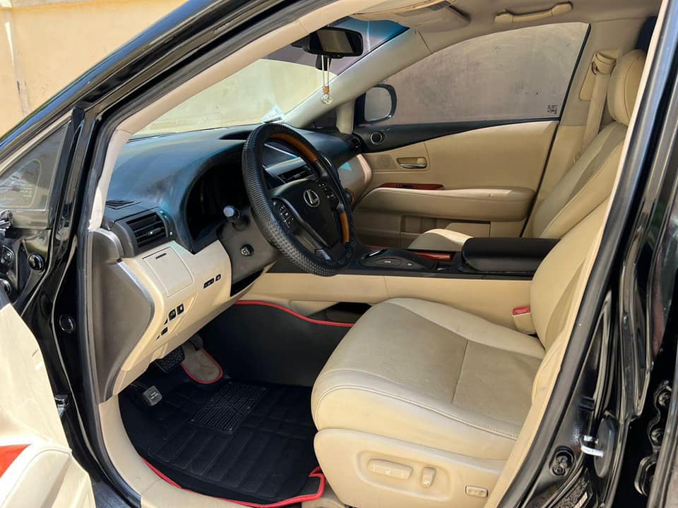 A picture of Extremely sharp 2010 Lexus Rx350