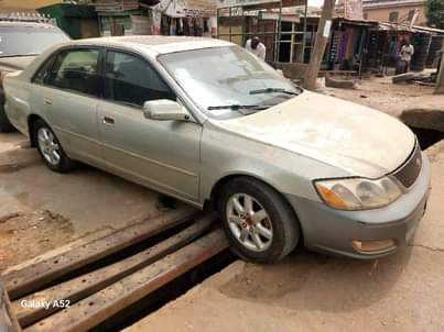 A picture of 2004 Toyota Avalon