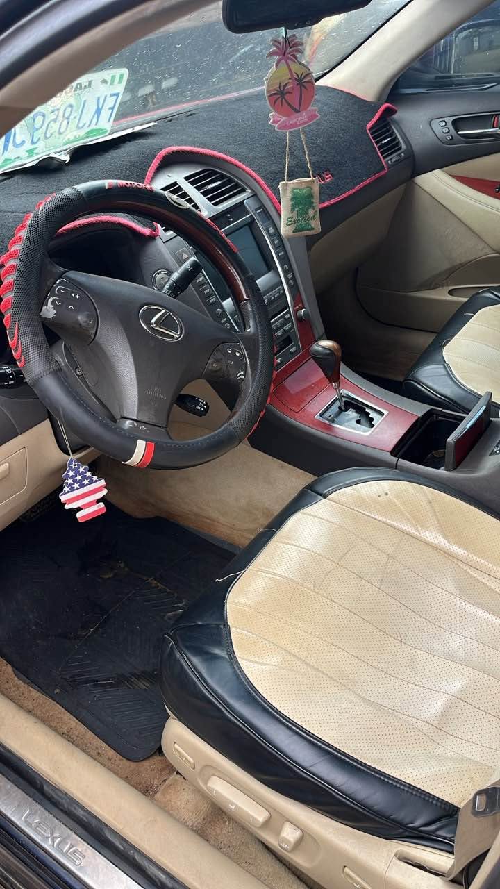 A picture of Toyota Lexus es330