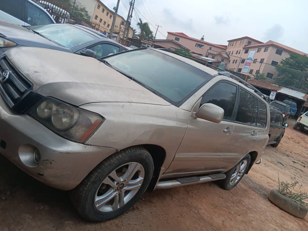 A picture of Registered Toyota Highlander 2004 model V6 engine