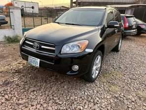 A picture of Super clean used Toyota rav 4 2009 model V4 engine