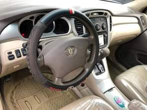 A picture of sharp Toyota Highlander 2006 model 3 seaters Super clean Factory