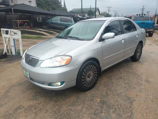 A picture of Sharp first body 2006 Corolla Just a year used 5
