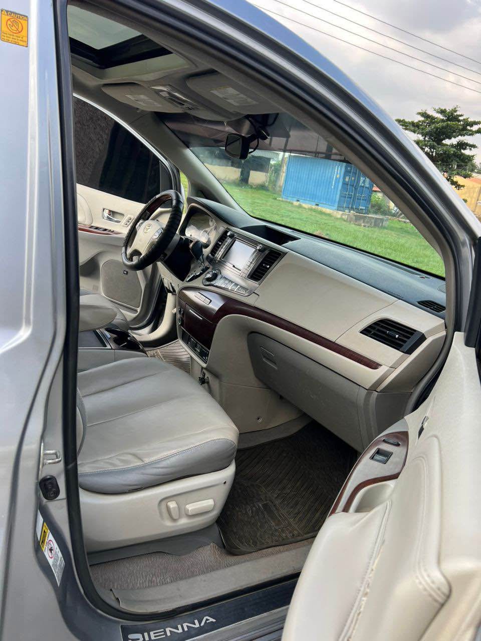 A picture of TOYOTA SEINNA