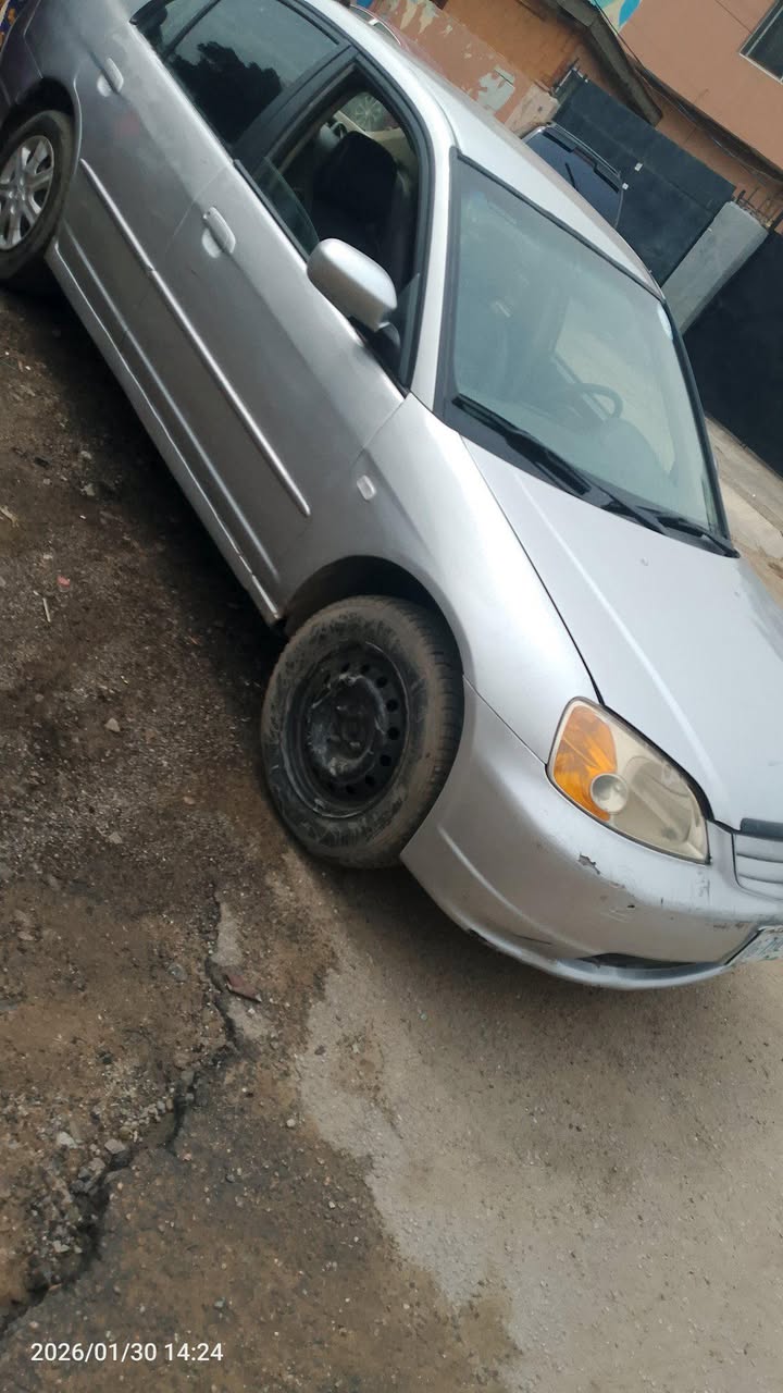A picture of Awoof dealer 2004 Honda civic