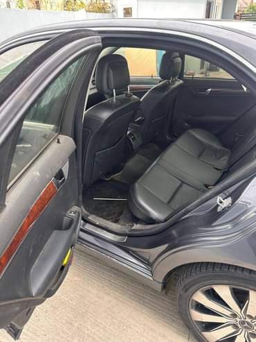 A picture of Car Has No Engine 2010 C300 Benz First Body Price