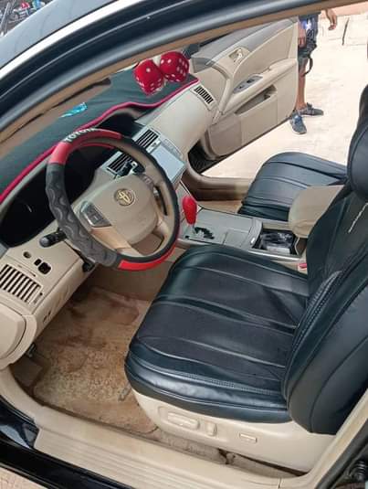 A picture of Super clean Toyota Avalon 08 First user and first body