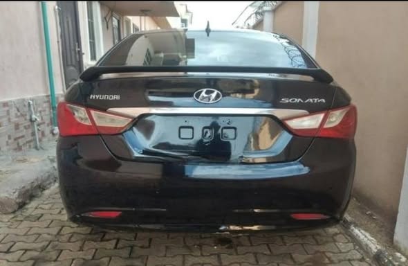 A picture of Abule E hyundai sonata 2012