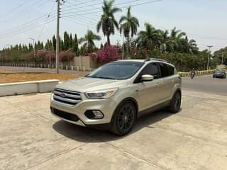 A picture of SUPER CLEAN 2016 FORD ESCAPE