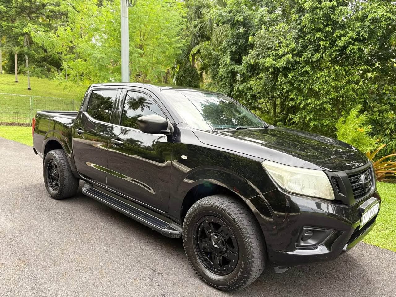 nissan np300