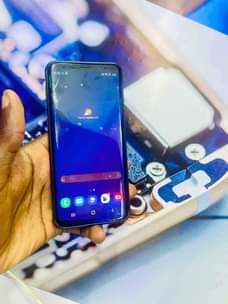 A picture of Samsung galaxy so with dot