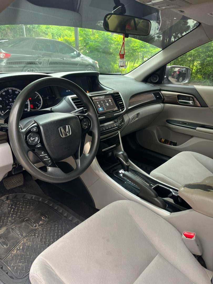 A picture of GOOD DEAL HONDA ACCORD 2016 EXL ON BELT V4 KEYLESS