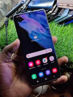 A picture of SAMSUNG S21 ULTRA 5G Slight crack