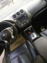 A picture of Nissan altima 2010 model Engine and gear is percent AC