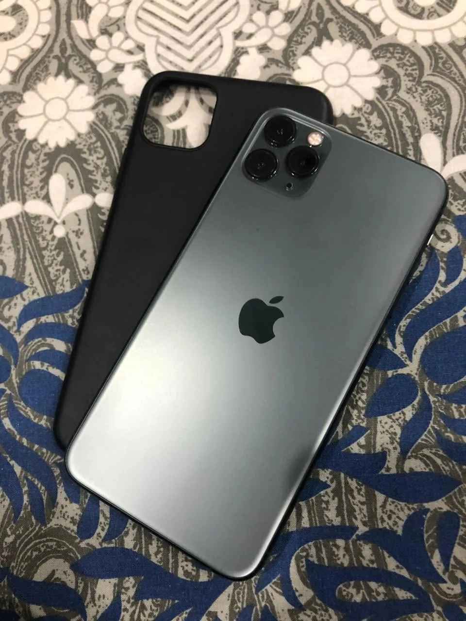 A picture of IPhone 11 pro max no face battery and display message