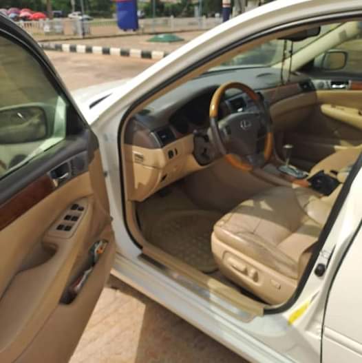 A picture of Lexus ES330 2006