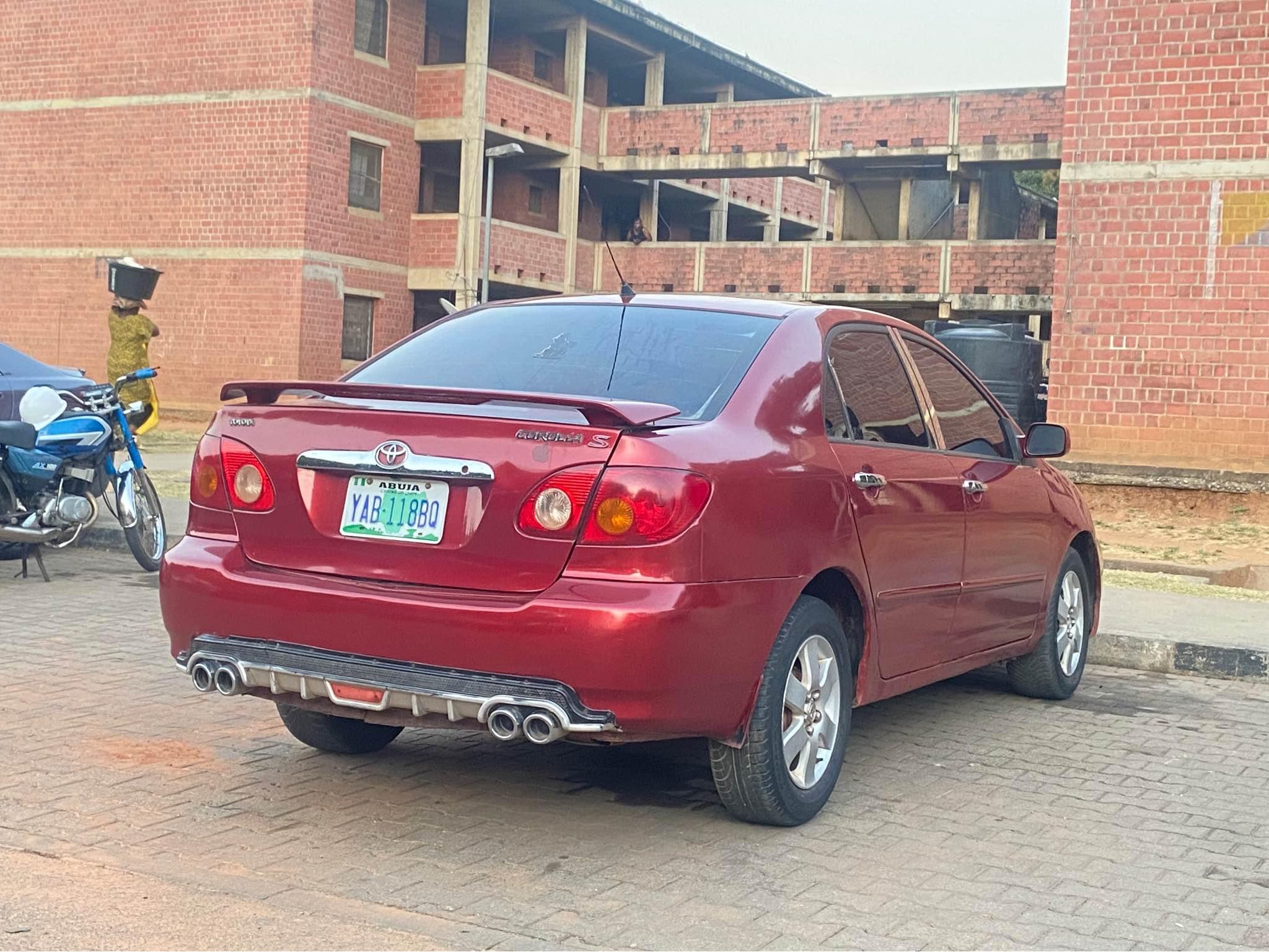 A picture of TOYOTA COROLLA 2004 manual