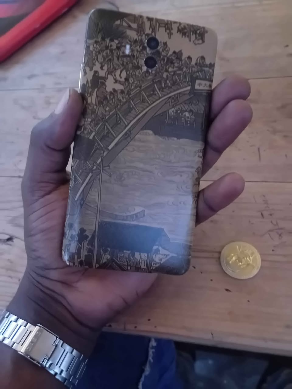 A picture of NAUZA HUAWEI MATE10 NAITUMIA MWENYEWE HAINA TATIZO KREKI ZISIZO NA