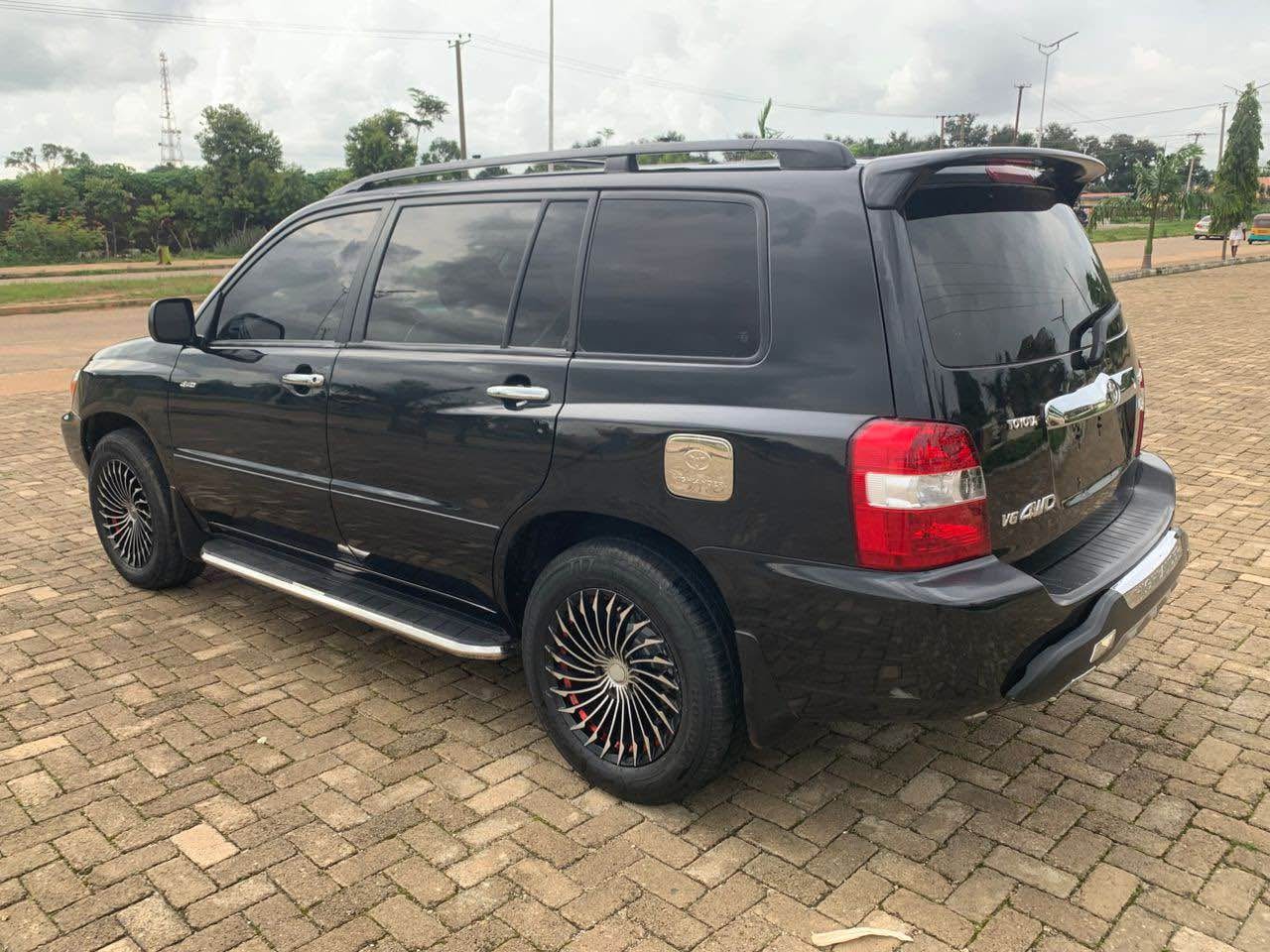A picture of Fast fingers 08108649176