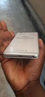 A picture of Oppo f1s