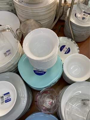 A picture of Luminarc plates and bowls 0704297488