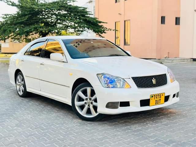 A picture of Toyota crown