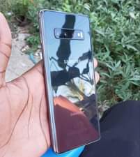 A picture of Samsung Galaxy s10 plus 250 000