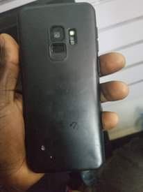A picture of Samsung galaxy S9.....at 230 000shs