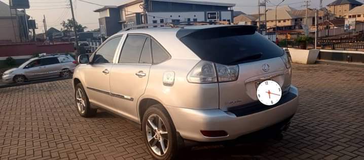 A picture of Lexus Rx330