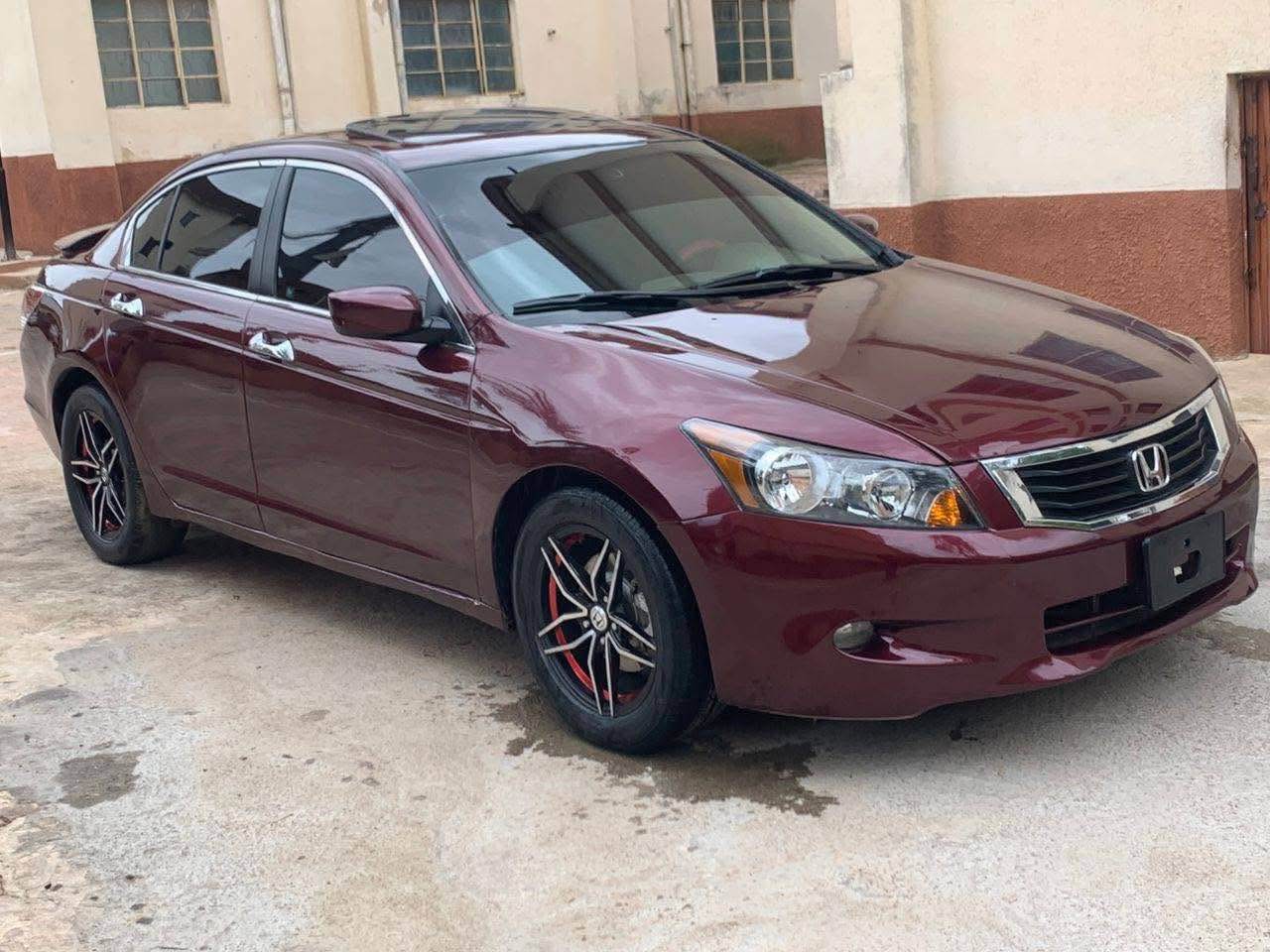 A picture of Honda accord 08108649176