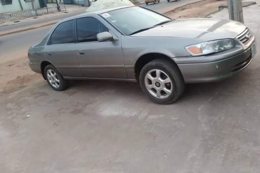 A picture of Toyota Camry aka drop light