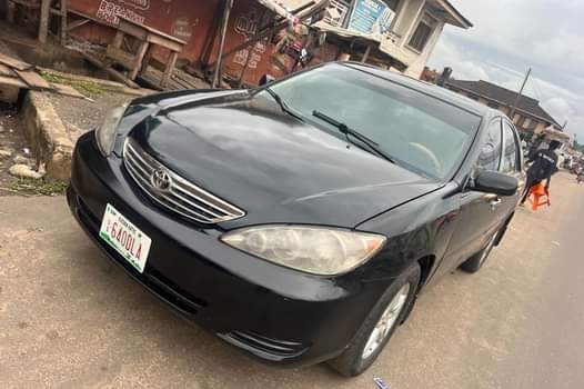 A picture of TOYOTA CAMRY 2004