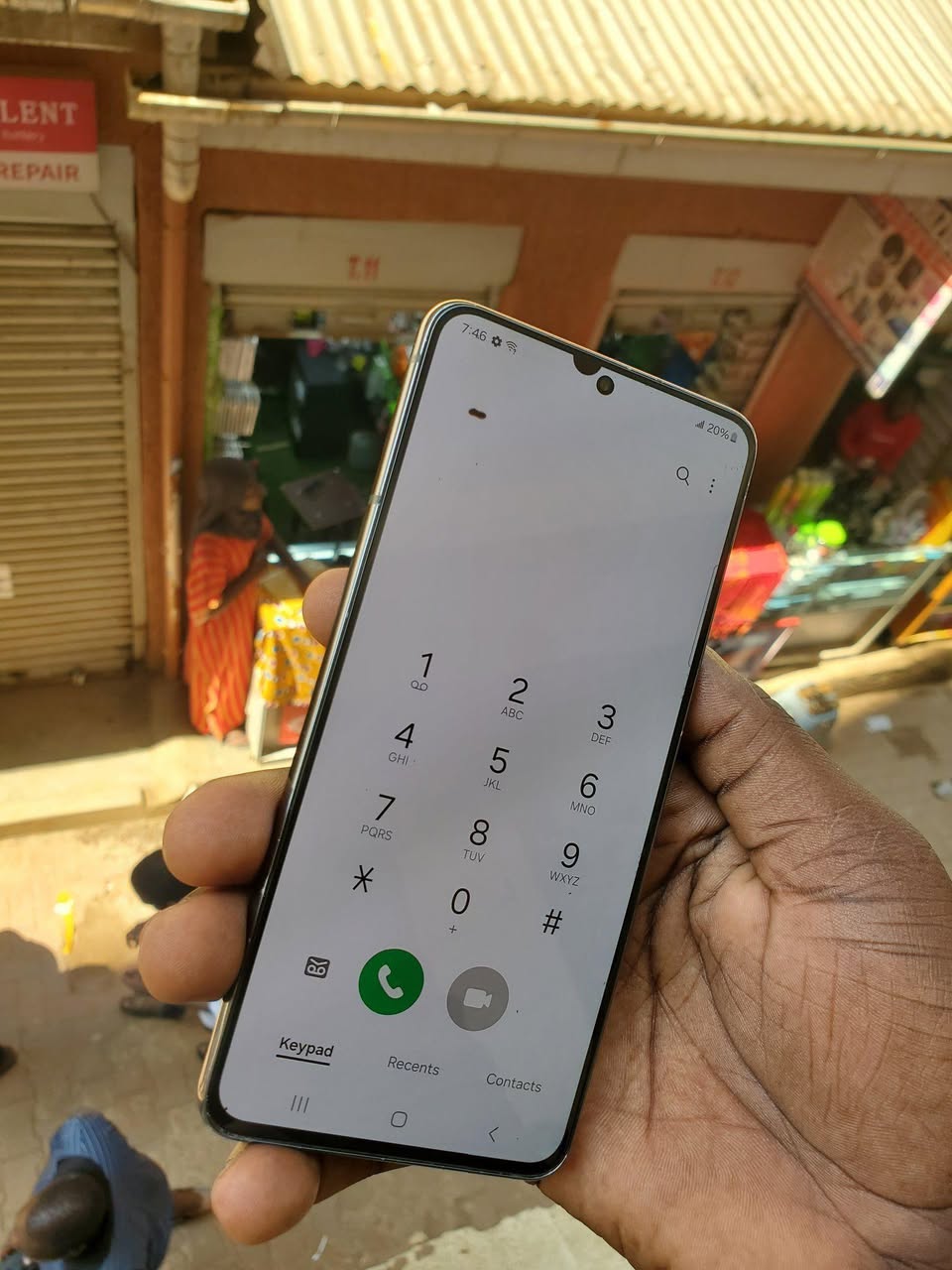 A picture of Samsung S21 5G