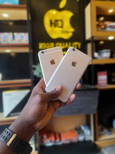 A picture of Simu aina ya i phone 6 plain zipo mbili Gb