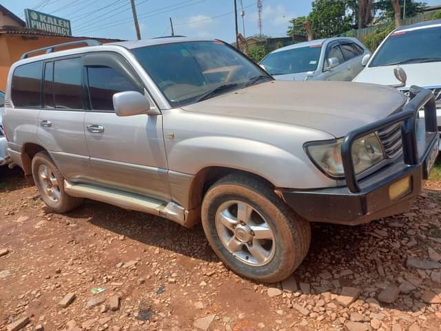 A picture of Land cruiser V8